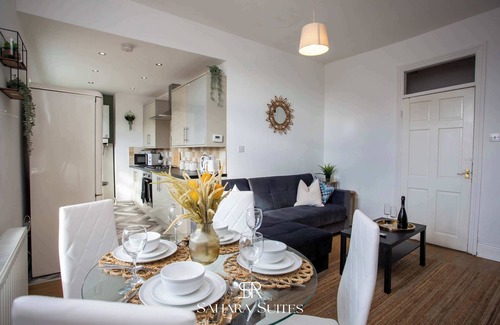 Heaton House | Modern 3BR | Newcastle Centre | Jesmond & Quayside