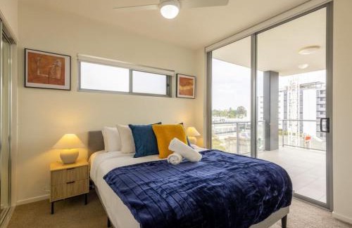 West End Apartment | Modern 3BR Riverside APT w Parking near Shops and Park