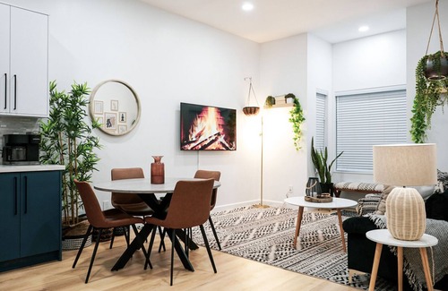 Clawson House | Modern 3BR Urban Oasis 🌿 Close to SF & Oakland Ballers 🏟️