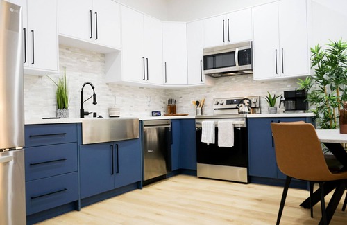 Clawson House | Modern 3BR Urban Oasis 🌿 Close to SF & Oakland Ballers 🏟️