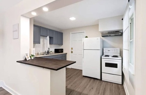 Walkerville House | Modern 3BR Walkerville Unit | Near Downtown