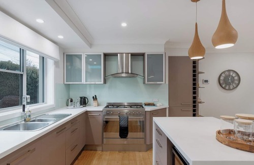 Waramanga House | Modern 3BR with gardens in Waramanga