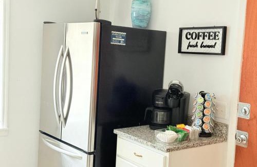 Westside House | Modern 3BR with Wi-Fi & Private Yard Near Downtown