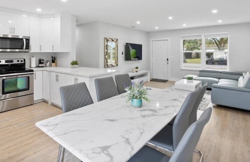 Pembroke Pines House | Modern 4/3 - GRILL. Big backyard. Lots of space
