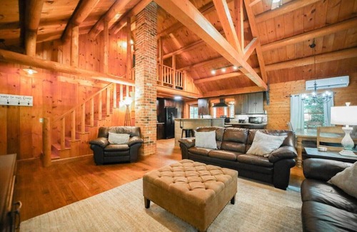 Afton Apartment | Modern 4 bd Log Cabin in Afton on 151 Brew/Wine Trail/Hike/Ski