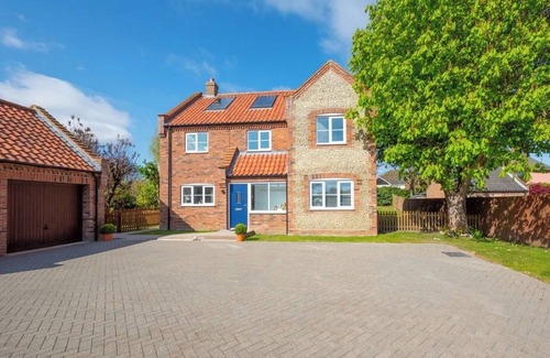 West Runton House | Modern 4-Bed Coastal Retreat in West Runton