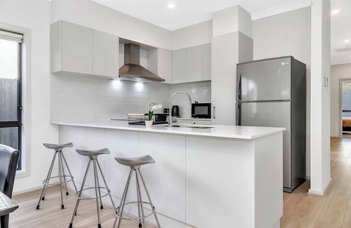 Aldinga Beach House | Modern 4-bedroom Costal Retreat - Minutes from Aldinga's Drive on Beach