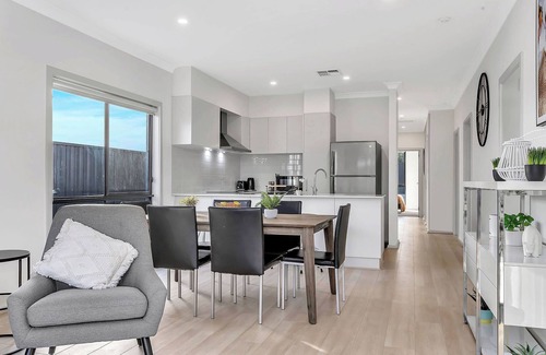 Aldinga Beach House | Modern 4-bedroom Costal Retreat - Minutes from Aldinga's Drive on Beach