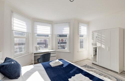 Haringey Apartment | Modern 4 Bedroom House In Woodgreen