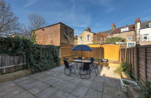Haringey Apartment | Modern 4 Bedroom House In Woodgreen