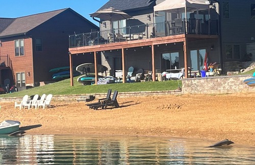 New Lisbon House | Modern 4 bedroom Lake House on Private Lake near WI Dells/Castle Rock Lake