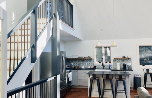 Ludlow Ski Chalet | Modern 4-Bedroom Mountain RetreatnMinutes to Lake Rescue & Echo and Hiking