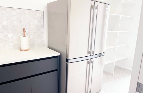 Wagga Wagga Apartment | Modern 4 Bedroom Retreat in Wagga Wagga!