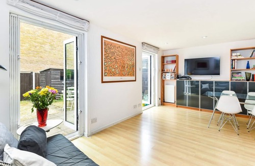 Rotherhithe Apartment | Modern 4 bedroom Terraced House by the Thames!