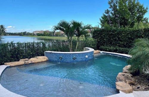 Pembroke Pines House | Modern 4 Bedroom Resort Style Home With Pool!