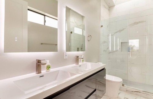 Mid City Villa | Modern 4 bedroom with rooftop #3