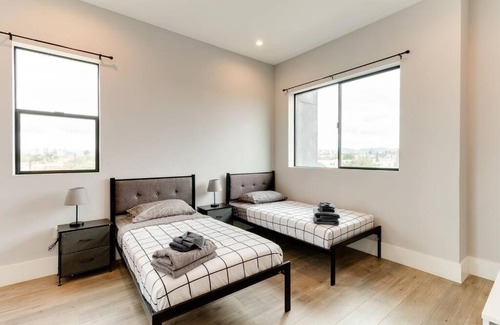 Mid City Villa | Modern 4 bedroom with rooftop #3