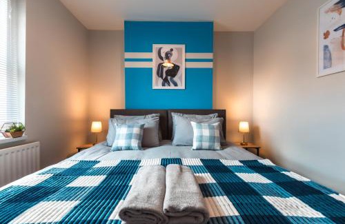 Southampton House | Modern 4 Bedrooms-Sleeps 8-Long Term Disc-Driveway