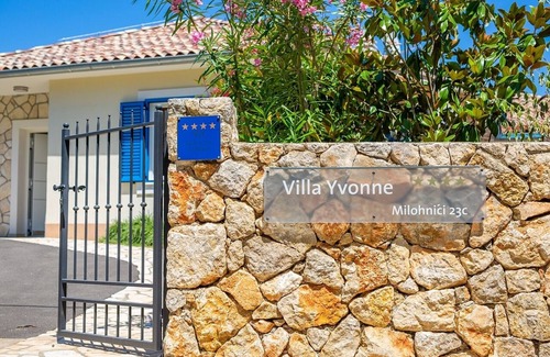 Milohnici Villa | Modern 4* villa with high-quality furnishings and private pool