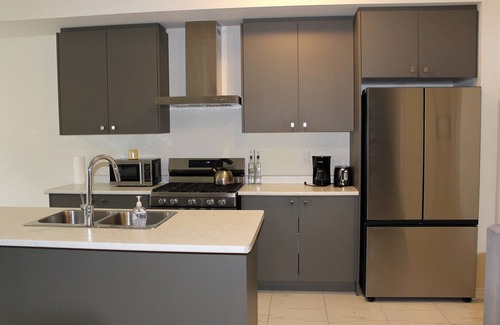 Thorold House | Modern 4Bed 3Bath Home Close to Niagara Falls & Parks