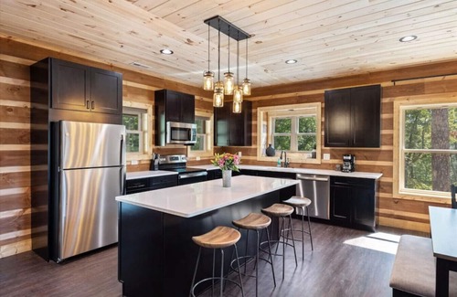 Wears Valley Cabin | Modern 4BR Cabin Near Smoky Mnts National Park!