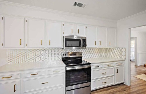Tougaloo House | Modern 4BR Getaway w/Spacious Backyard and Pool