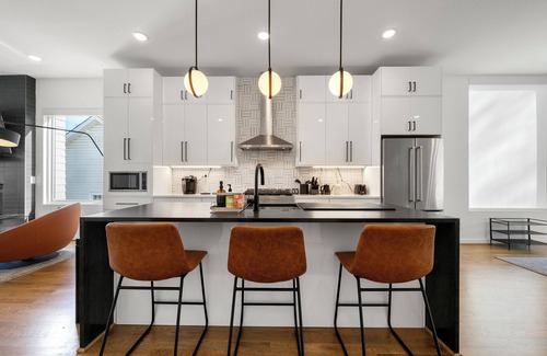 Home Park House | Modern 4BR Home, Skyline Views, Prime Location.