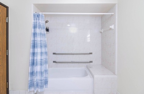 New Baltimore House | Modern 4BR Ranch Getaway – Convenient & Cozy