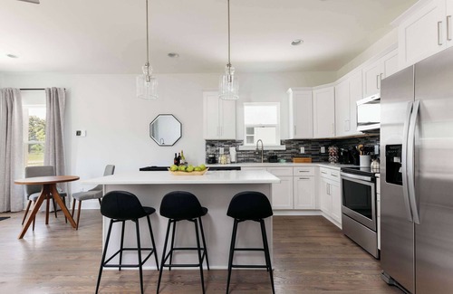 Nashville House | Modern 4BR Retreat for 12, Near Downtown Nash!