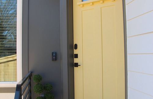 Charlotte House | Modern 5 Bdrm Uptown CLT Home- Great for Large Groups!