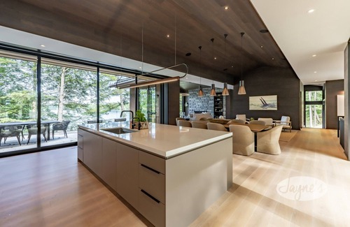 Port Carling Cottage | Modern 5 bed 7 bath cottage on Lake Rosseau with boathouse!
