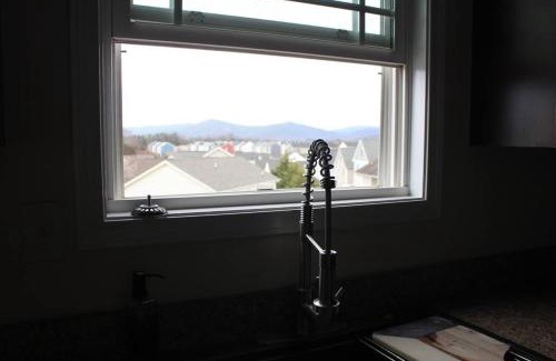 Waynesboro House | Modern 5 Bedroom Home, 6 miles from Skyline Drive
