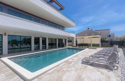 Premantura Villa | Modern 5-Br Villa for 10 with pool, sauna and jacuzzi close to beach