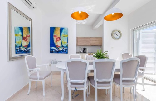 Opatija Villa | Modern 5-BR Villa for 10+1 with heated Pool and Jacuzzi