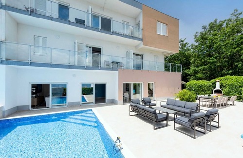 Opatija Villa | Modern 5-BR Villa for 10+1 with heated Pool and Jacuzzi