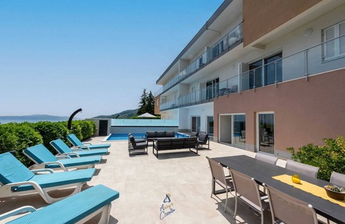 Opatija Villa | Modern 5-BR Villa for 10+1 with heated Pool and Jacuzzi