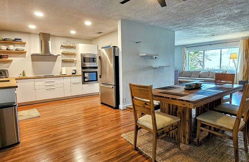 Hallandale Beach House | Modern 5⭐ HOME just 6-Min to Beach🏖️ +FREE Rental Car + FREE WATERSPORTS🌊 !