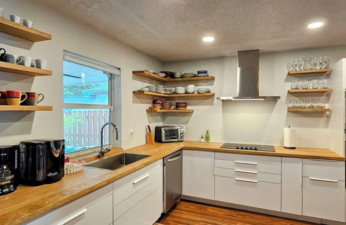 Hallandale Beach House | Modern 5⭐ HOME just 6-Min to Beach🏖️ +FREE Rental Car + FREE WATERSPORTS🌊 !