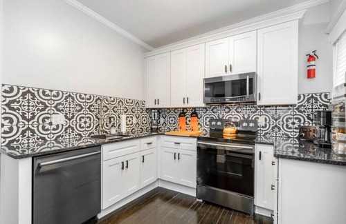 South Hyde Park House | Modern 5BR/5BA | Close to Art museum | Plaza