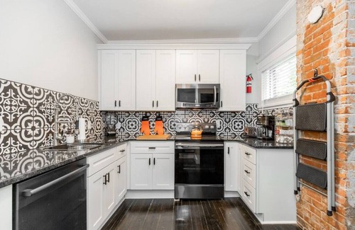South Hyde Park House | Modern 5BR/5BA | Close to Art museum | Plaza