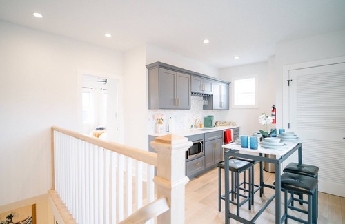 Park View House | Modern 5BR/5BA | Rooftop Deck & Private Parking!