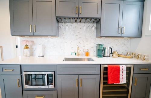 Park View House | Modern 5BR/5BA | Rooftop Deck & Private Parking!