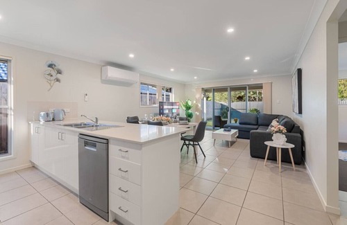 Park Ridge House | Modern 5BR Family Home in Peaceful Park Ridge