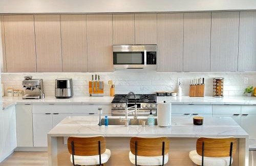 Mid-Wilshire Villa | Modern 5BR Luxury Paradise Villa
