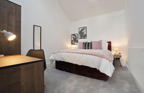 Knowsley House | Modern 5BR Victorian Home in Liverpool
