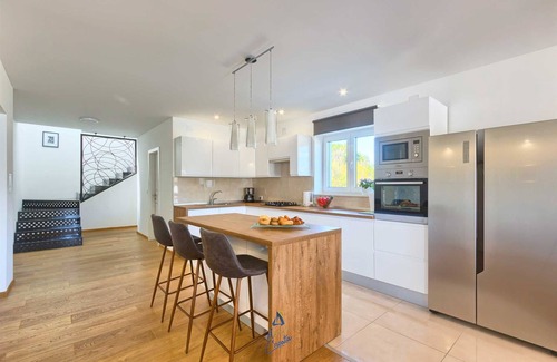 Pula Villa | Modern 6-BR villa for 12+2 with pool close to Pula