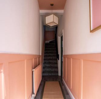 Caerleon House | Modern 6 Person Cosy Cottage in Historical Newport