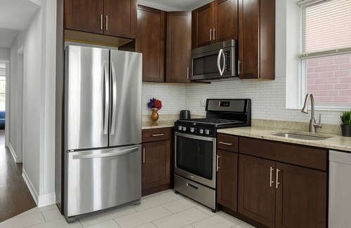 Wrigleyville Apartment | Modern 6BR House Steps to Wrigleyville