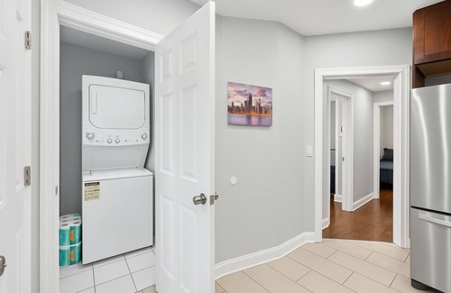 Wrigleyville Apartment | Modern 6BR House Steps to Wrigleyville