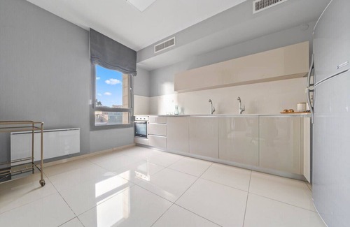 Jerusalem City Centre Apartment | Modern 90 sqm Apartment with Terrace and Parking in Prime Jerusalem Location